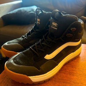 Men’s size 9 Vans MTE Gore-Tex mid-top shoes